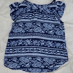 ❤3/$25❤ Blue patterned top